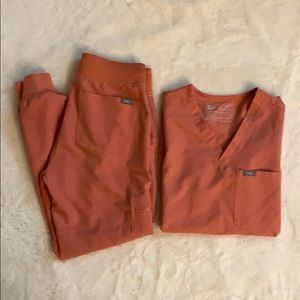 FIGS Coral Catarina top and Petite Jogger XS set